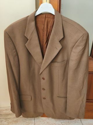 Traje de vestir marrón