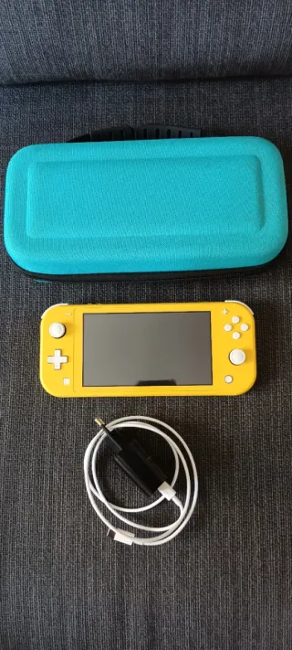 Nintendo Switch Lite Amarilla + Accesorios