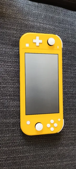 Nintendo Switch Lite Amarilla + Accesorios