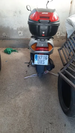 Honda Scooter 100cc plata/Negro