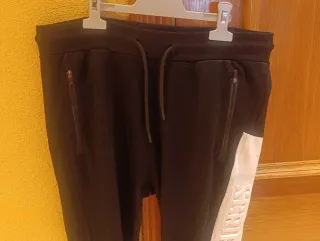 Pantalón deportivo Zara negro y blanco
