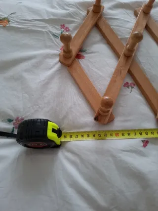 Perchero de madera expandible