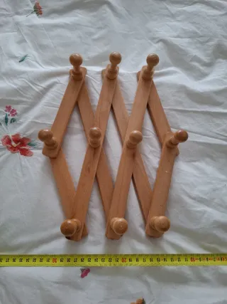 Perchero de madera expandible
