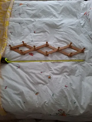 Perchero de madera expandible