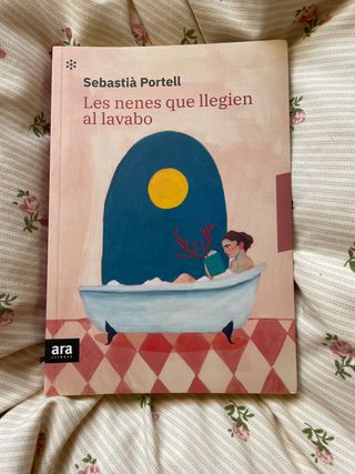 Les nenes que llegien al lavabo