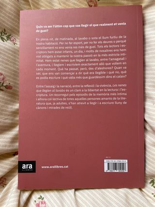 Les nenes que llegien al lavabo