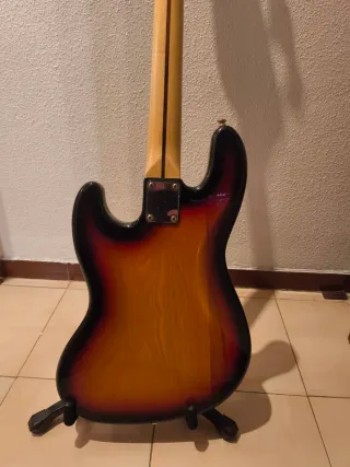 Bajo Fretless Harley Benton Sunburst