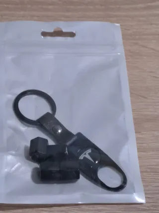 Tapones Válvula y Llavero Tesla Negro