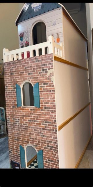 Casita de muñecas de madera