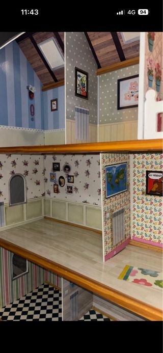 Casita de muñecas de madera