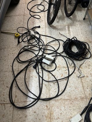Cables eléctricos con enchufes