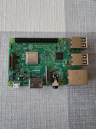 Raspberry Pi 3B con caja original
