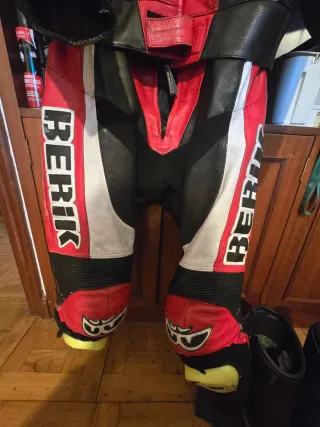 Mono de cuero Berik deportivo