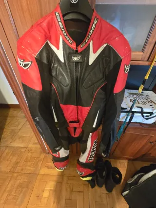 Mono de cuero Berik deportivo