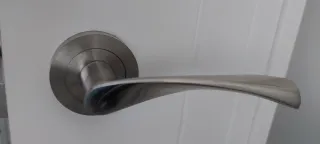 Puerta interior blanca con 3 cristales