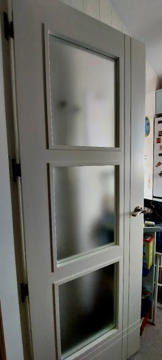 Puerta interior blanca con 3 cristales