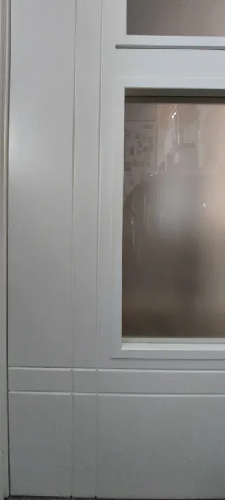Puerta interior blanca con 3 cristales
