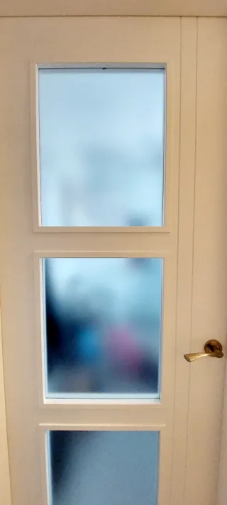 Puerta interior blanca con 3 cristales