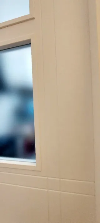 Puerta interior blanca con 3 cristales