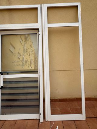 Estructura aluminio con puerta y fijos