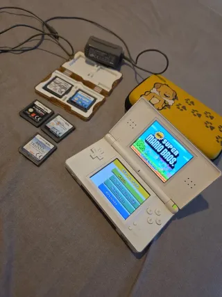 Nintendo DS Lite Blanca + 6 Juegos