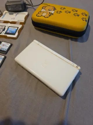 Nintendo DS Lite Blanca + 6 Juegos
