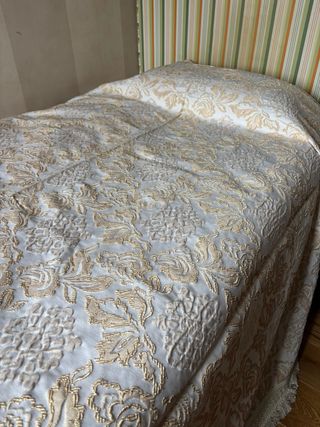 Colcha Vintage Jacquard Oro y Blanco