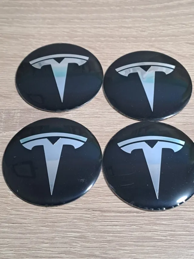 4 Emblemas Tesla Negro 56mm