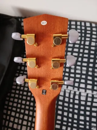 Guitarra Acústica Harley Benton