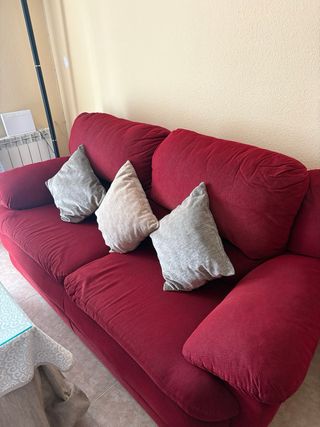Sofá vintage de tela rojo