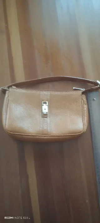 Bolso de piel marrón