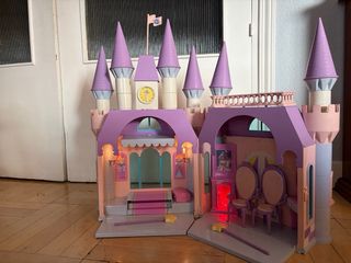 Lote,que incluye Castillo,Cenicienta y Principe