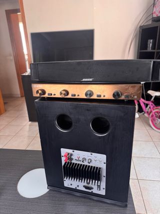 Equipo de sonido: Barra Bose, Amplificador Denon