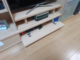 Mueble TV salón madera y cristal. Color roble