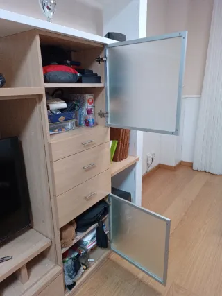 Mueble TV salón madera y cristal. Color roble