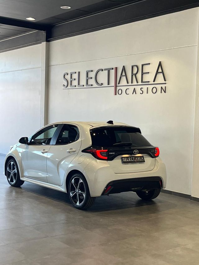 TOYOTA Yaris 1.5 Style Hybrid - 2025