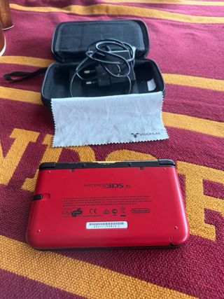Nintendo 3DS XL Rosso + Caricabatterie e Custodia