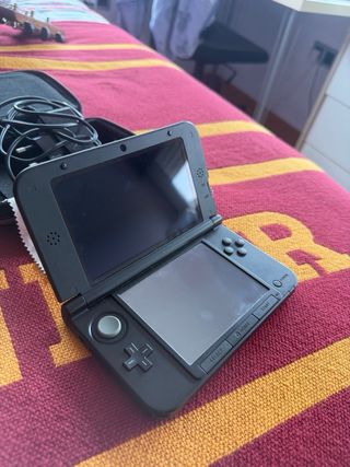 Nintendo 3DS XL Rosso + Caricabatterie e Custodia