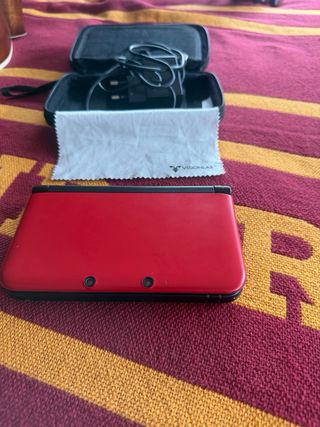 Nintendo 3DS XL Rosso + Caricabatterie e Custodia