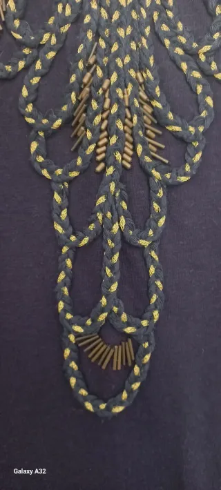 Camiseta Massimo Dutti bordada. Talla M.