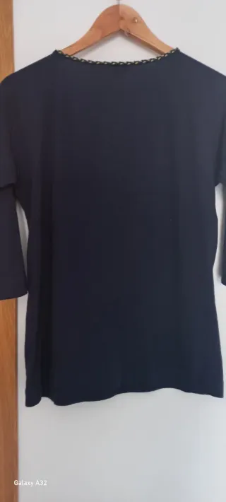 Camiseta Massimo Dutti bordada. Talla M.