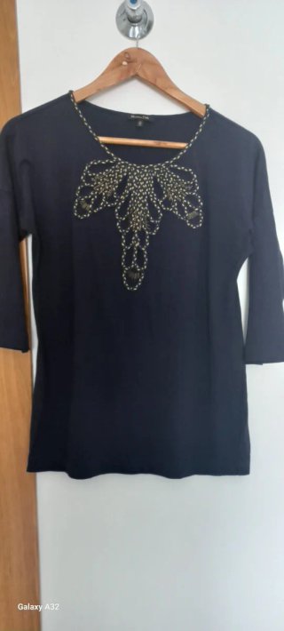 Camiseta MASSIMO DUTTI bordada. Talla M.