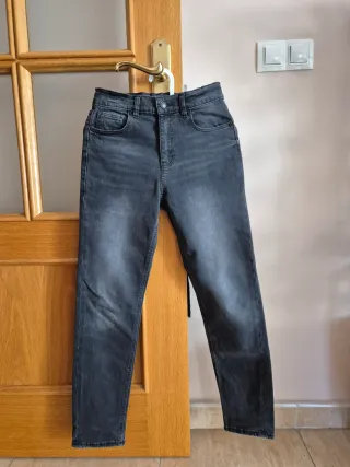 Pantalón vaquero gris