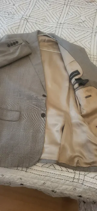 Traje de chaqueta beige a cuadros