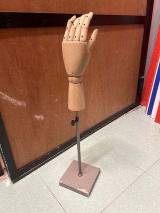 Busto mano madera articulada