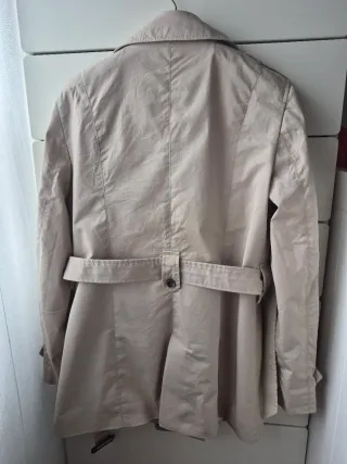 Gabardina corta Zara beige Talla L