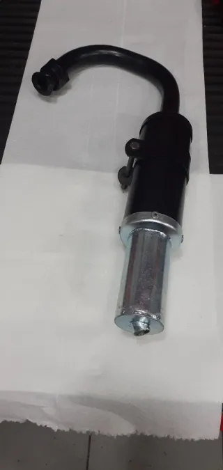 Tubo de escape Mobylette negro y plateado