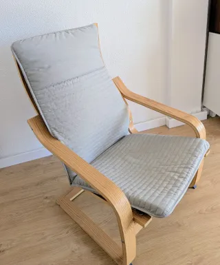 Sillón Poäng madera y tela gris