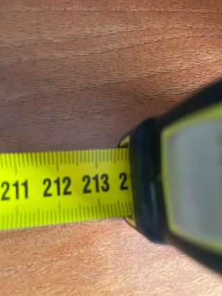 Mueble de madera y cristal