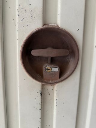 Portón metálico para garaje